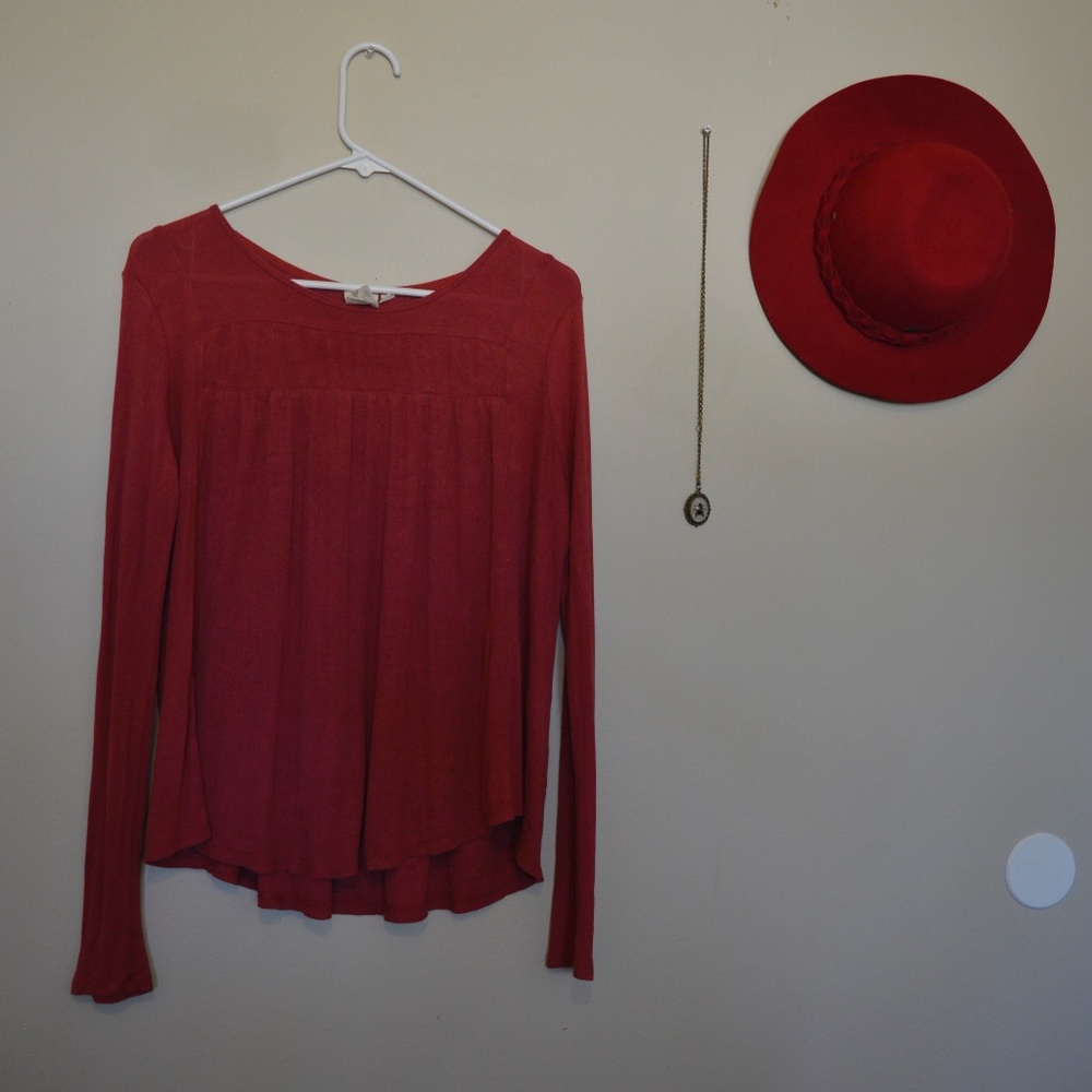 ✨FREE WITH PURCHASE✨Cute Flowy Top